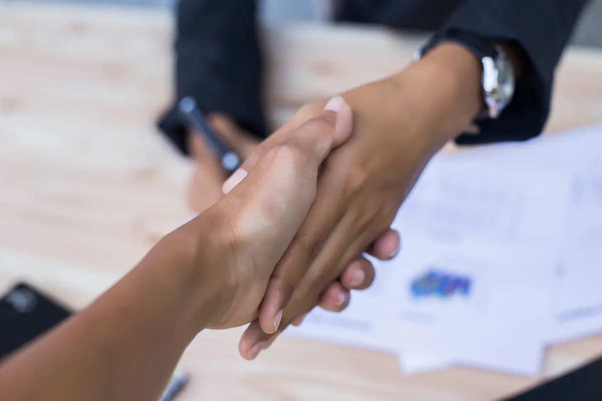 Jak budować zaufanie klientów w sklepie online? Kompletny przewodnik dla e-commerce