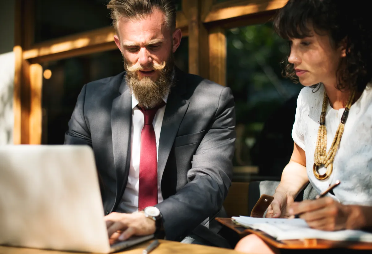 Usługi prawne dla przedsiębiorców - kiedy warto skorzystać z pomocy prawnika w prowadzeniu biznesu